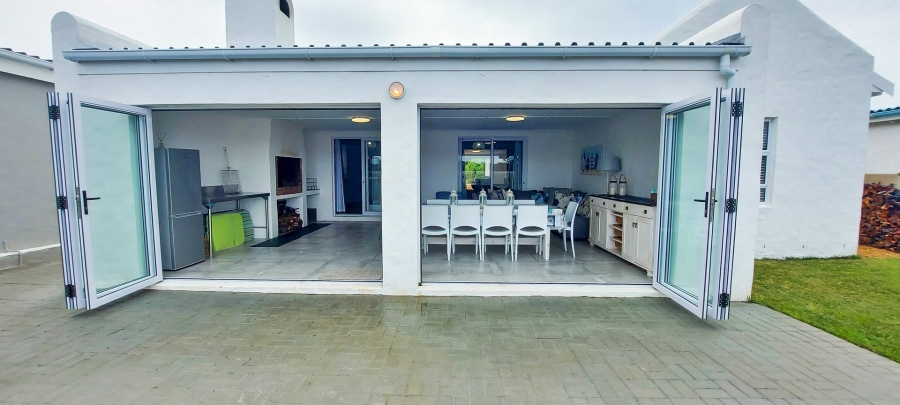 4 Bedroom Property for Sale in Struisbaai Western Cape